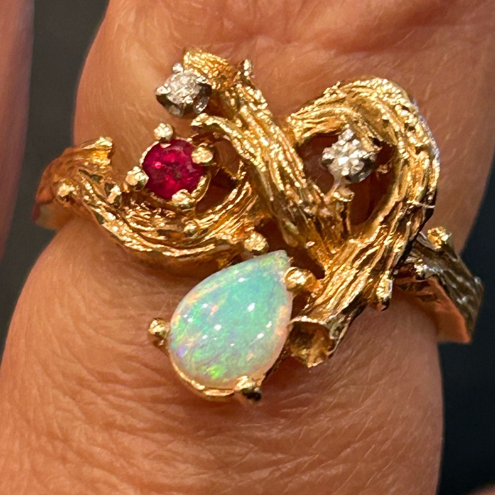 Size 9 Vintage 1960’s Wasserman’s Beverly Hills diamond ruby opal hinged 14k